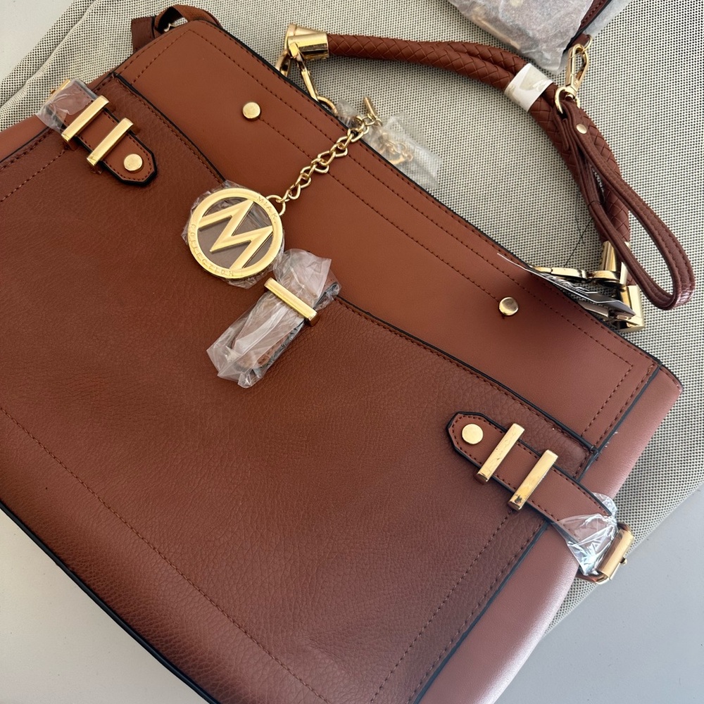NWT MIA K. Collection Women's Leather Brown Handbag/Crossbody with Wristlet - Picture 4 of 15